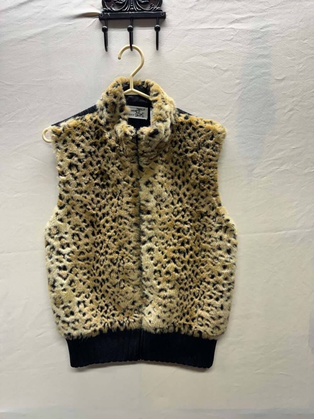 Tiara Faux Fur Vest Size XL Leopard Print Zip Up